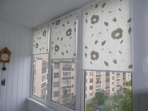 Установка рулонных штор на пластиковые окна в Долгопрудном